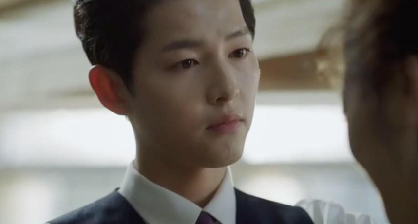 巴別集團因使用對人體有毒的化學原料，導致許多人因此得到了相關疾病。而原本要替受害者爭取公道的蘇律師，卻因被巴別集團重金收買，所以開始勸受害者們採取私下和解的方式，並說出了許多與巴別集團為敵的壞處，嚇唬受害者們。  洪車瑛事後與文森佐商量，與其浪費力氣去遊說一個已經被收買的律師，不如將心力放在受害者們身上。洪車瑛自信表示，自己一定有辦法勸服受害者們提出告訴，否則自己就讓文森佐「彈額頭」作為懲罰。  最後洪車瑛失敗了，兩人回到律師事務所後，她也主動提出彈額頭的打賭。結果文森佐看著車瑛緊張閉眼的樣子，卻遲遲下不了手，兩人間也多了一股曖昧的氛圍，最後在車瑛的催促下，文森佐才輕輕地彈了一下，並以自己「手滑了」當作藉口，迴避掉自己不小心悄悄展露出的心意。