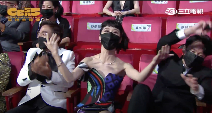 《綜藝大熱門》曾多次入圍「綜藝節目獎」，但也都鎩羽而歸，十分可惜。今年總算是滿載而歸，而製作人潘筱晴上台領獎發表感言時，忍不住情緒激動落淚，表示製作團隊為了這個節目真的付出太多，與十分感謝一路走來願意幫忙的人。  此外潘筱晴還爆料：「憲哥曾說，只要還在努力中的事情，就不算失敗」、「非常謝謝主持人，雖然憲哥曾經有請辭過」，但也幸虧憲哥沒有，才能造就今日的《綜藝大熱門》。  憲哥在旁也幽默安慰潘筱晴：「我們太辛苦了，我們也擔心等一下就沒有機會上台了」、「得獎跟沒得獎最大的差別是，得獎可以脫口罩」、「我們只為他一個做節目，就是她（製作人）的姊姊，她唯一的親人」，讓觀眾紛紛大呼：「大熱們得獎實至名歸」、「還好憲哥沒走」、「