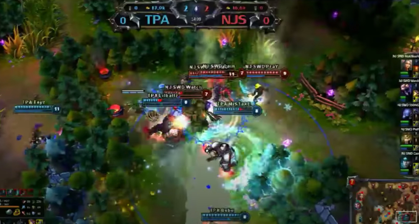 NJS以為逮到完美時機發起團戰攻擊，卻沒想到在牆外的Toyz的球女一個大招捲了三個人，TPA也打出了一波漂亮的一換二，也順便吃了一條龍。