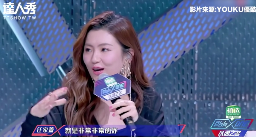 在爭奪班長的環節中，AJ賴煜哲的表現一直備受矚目。許多人十分好奇曾為前男團成員的他是否能給出相對應的水準。  而AJ帶來了自創曲《POWER》，證明了自己不論在RAP、舞蹈或是創作上都十分拿手，而且最後的「脫帽舞」更讓現場女導師激動的都「站起來」了。Selina也大讚他「非常炸」，而袁婭維更誇他有極大反差萌，是個爆發力十足的選手。  面對一連串的讚美，賴煜哲最後害羞到乾脆蹲下摀臉，讓人不住誇他「太可愛了」。最後AJ也拿下最高票52票成功晉升為班長。  許多網友看完後紛紛直呼：「真的是台灣之光」、「台灣的人材完全不輸韓國啊」、「GTM真的是很有希望的團體，可惜解散了」。