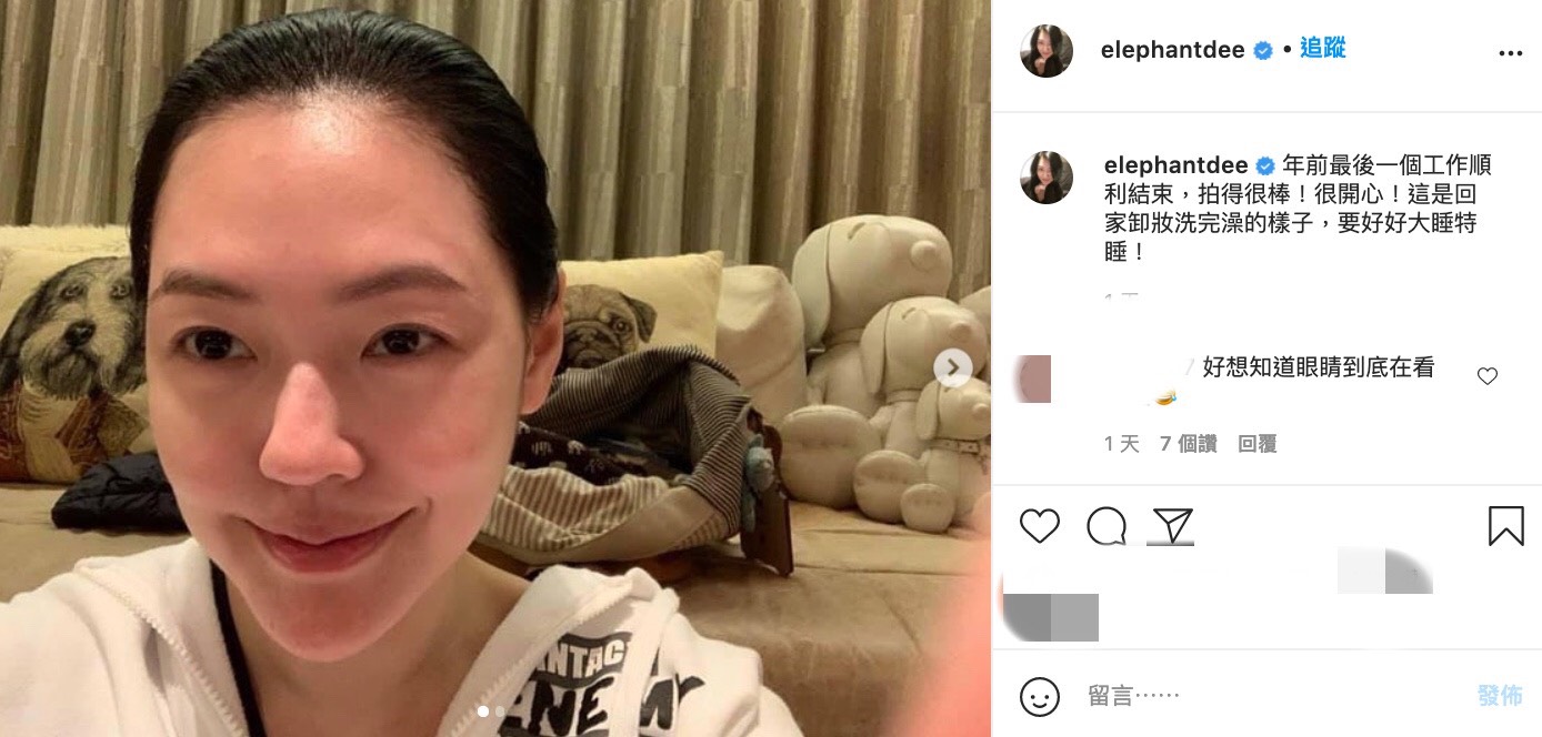 小S擁有3個女兒，其中老大Elly與老二Lily也追隨媽媽的腳步，漸漸踏入演藝圈中，超前衛的超模長相也讓網友們羨慕表示：「一家都是美人」、「3個女兒都是高級臉」、「不得不說小S基因超好的」。  雖然已經是3個孩子的媽了，但在小S臉上卻幾乎看不出歲月的痕跡。昨日小S在IG上曬出兩張自拍，並寫下：「年前最後一個工作順利結束，拍得很棒！很開心！」、「這是回家卸妝洗完澡的樣子，要好好大睡特睡！」，粉絲們看完後不禁大呼：「這是42歲的臉？！」、「太不科學了，怎麼越活越年輕的感覺」、「好羨慕！跪求保養方法」。  但底下也有眼尖網友發現，小S似乎有了「白頭髮」，對此小S則輕鬆表示：「幾根我懶得管，年紀大了就會長白髮啊！幾根就染也太傷了吧！」絲毫不避諱被問到這樣的問題，此外也有網也打趣問他：「今天有洗頭嗎？」，小S則一本正經的回應：「第二張頭髮那麼蓬鬆，洗了」。  而關於近日超夯的新社群軟體「Clubhouse」，有超多網友敲碗希望小S也可以下載來和大家聊天，紛紛表示十分懷念《康熙來了》中，小S與蔡康永的主持模式，對此小S則好奇詢問：「去那要幹嗎？聊天嗎？」，粉絲則揶揄她：「不然要去跳舞嗎？」、「快點上來分享你的保養方法啦！」