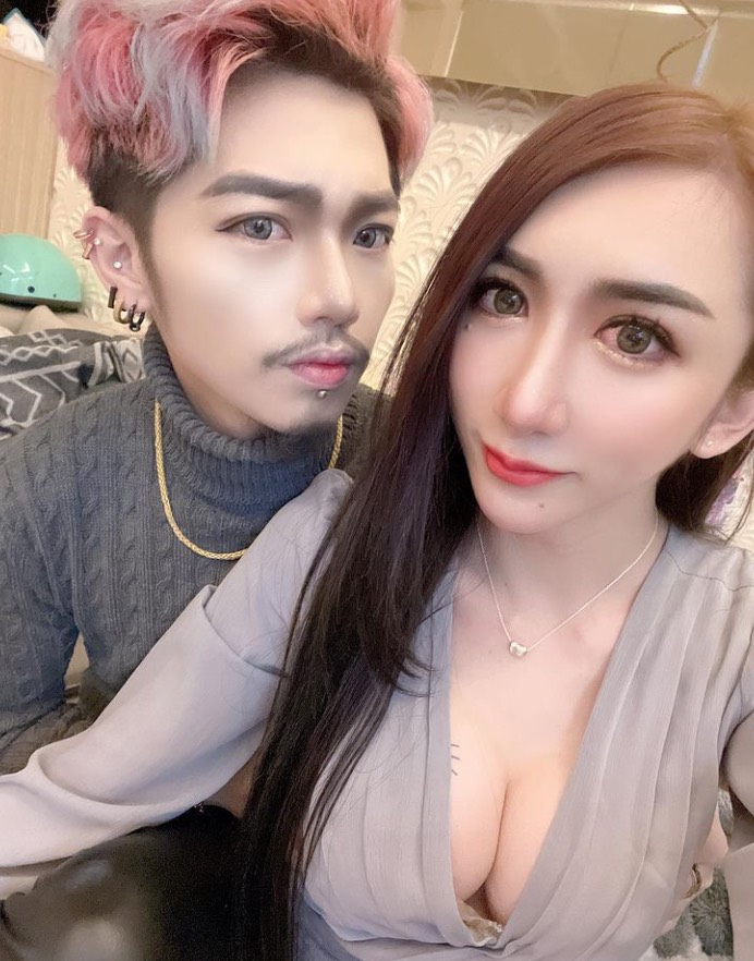 自從罔腰宣布懷孕後,底下不少網友好奇詢問,究竟沒有子宮的他要如何孕育胚胎呢?對此罔腰男友給出了答案:「只要開一個很小口徑,胚胎進得去的大小」、「所以基本上就是放進去縫起來,初期要頻繁回醫院檢查狀況」 而針對網友相當好奇若罔腰真的懷孕了,為何還可以維持喝酒抽煙的習慣,罔腰男友則透露由於「身體構造」的不同,因此嬰兒待在肚子裡的空間跟輸送養分的方式也不是那麼一般,因此只要適量即可。 對此有名網友看完相當不滿,氣得在FB「爆廢公社」發文寫下:「把子宮外孕當成新聞來吵?真假?」、「X我就是子宮外孕破在輸卵管,被送去急救,輸了4000多cc的血,插滿管子躺在加護病房7天,我差一點就走了」、「生命不是拿來開玩笑的,一點都不好笑」 此外,她也表示自己對於第三性或是同志朋友並無惡意,也相當喜歡,但是卻不能接受罔腰的作法:「但那個叫罔腰的,就是有你這種人,讓很多人對這個族群討厭並排斥」,最後更痛批她是「害群之馬,垃圾!」 該名女網友分享自身慘痛的經驗立刻引發不少討論,不少人也紛紛希望罔腰能出面解釋清楚:「身為公眾人物說話要有憑有據吧?」、「負面教材」、「笑死,沒有子宮談什麼子宮外孕」、「不會是愚人節在鋪梗吧?」