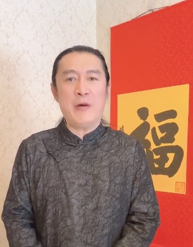 之後丫頭和佼佼被問到有關節目《大老闆聯盟》的問題,佼佼開丫頭玩笑指:「丫頭會不會錄了幾集就說要請辭?」,讓一旁的丫頭馬上趕緊搖頭否認。丫頭透露自己為了節目不會考慮生小朋友,她也補充指因為新冠疫情的關係世界太亂,現在生小孩未必是好事。佼佼則指自己有高人指點,高人鐵口直斷他比較沒有機會生一個牛年出生的寶寶,所以他現在就淡定對待生小孩一事。