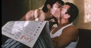 電影改編自當時一本轟動全網的小說《北京故事》，故事背景設定在中國的1980年代，一對同性戀人歷經幾番波折，最後卻迎來生離死別的淒美愛情故事。  陳捍東（胡軍 飾）與藍宇（劉燁 飾）間原先只存在著金錢交易，在這段不正常的感情中，誰也沒許過承諾，更沒有人將情感說出過。即使兩人後來表明心意成為戀人了，但陳捍東承受不住社會輿論和家庭壓力，選擇與女性結婚，試圖擺脫「同性戀者」的身份。 最後兩人經歷萬難終於得以光明正大的相愛時，藍宇卻在一場車禍中死去，而最後片尾曲《你怎麼捨得我難過》唱出陳捍冬沒有說出口的話：「最愛你的人是我 你怎麼捨得我難過，在我最需要你的時候 没有一句話就走」也讓人超級鼻酸。