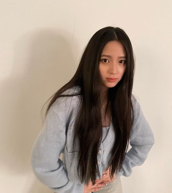 歐陽娣娣少女轉大人!18歲染燙髮「再剪空氣瀏海」 嗨玩迪士尼樂園被讚:溫柔小姐姐
