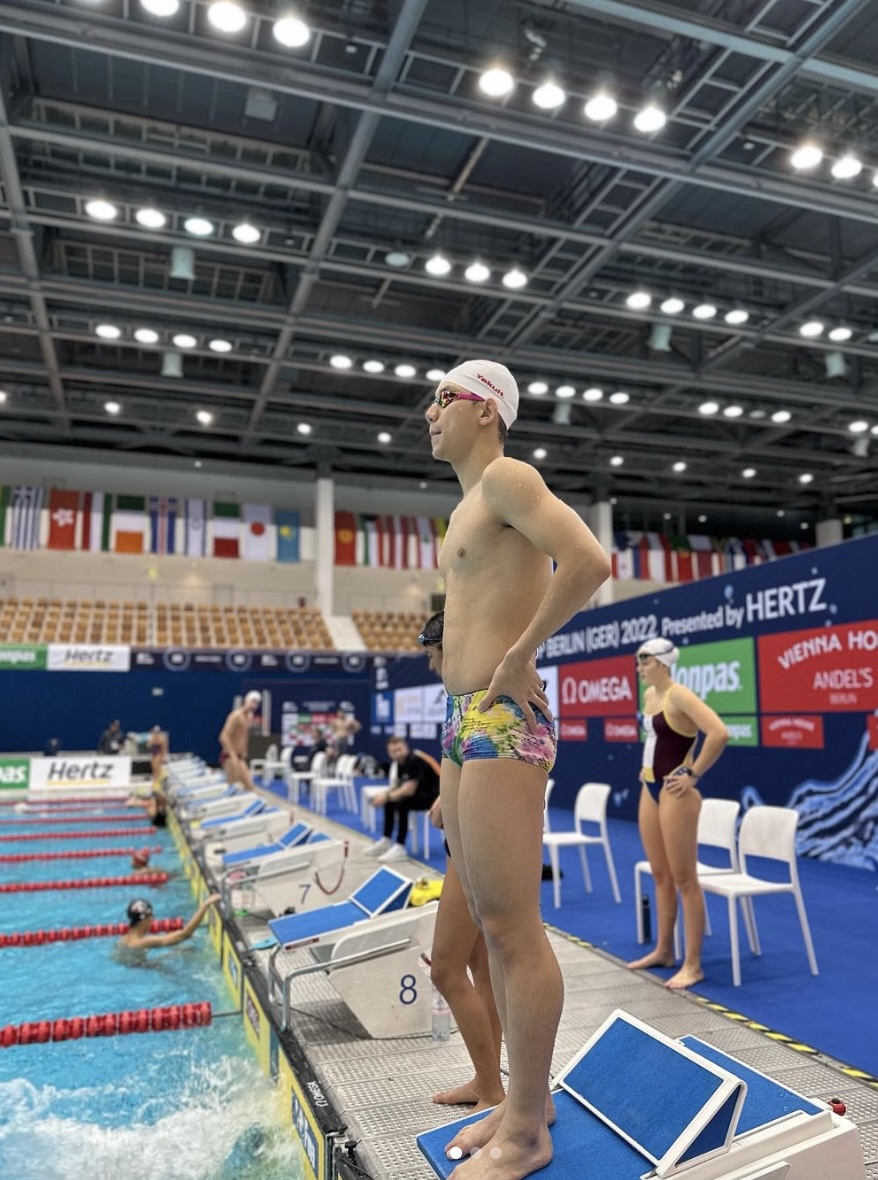 與全國紀錄僅差0.25秒！「台灣蝶王」王冠閎出征國際賽首站就奪銅牌