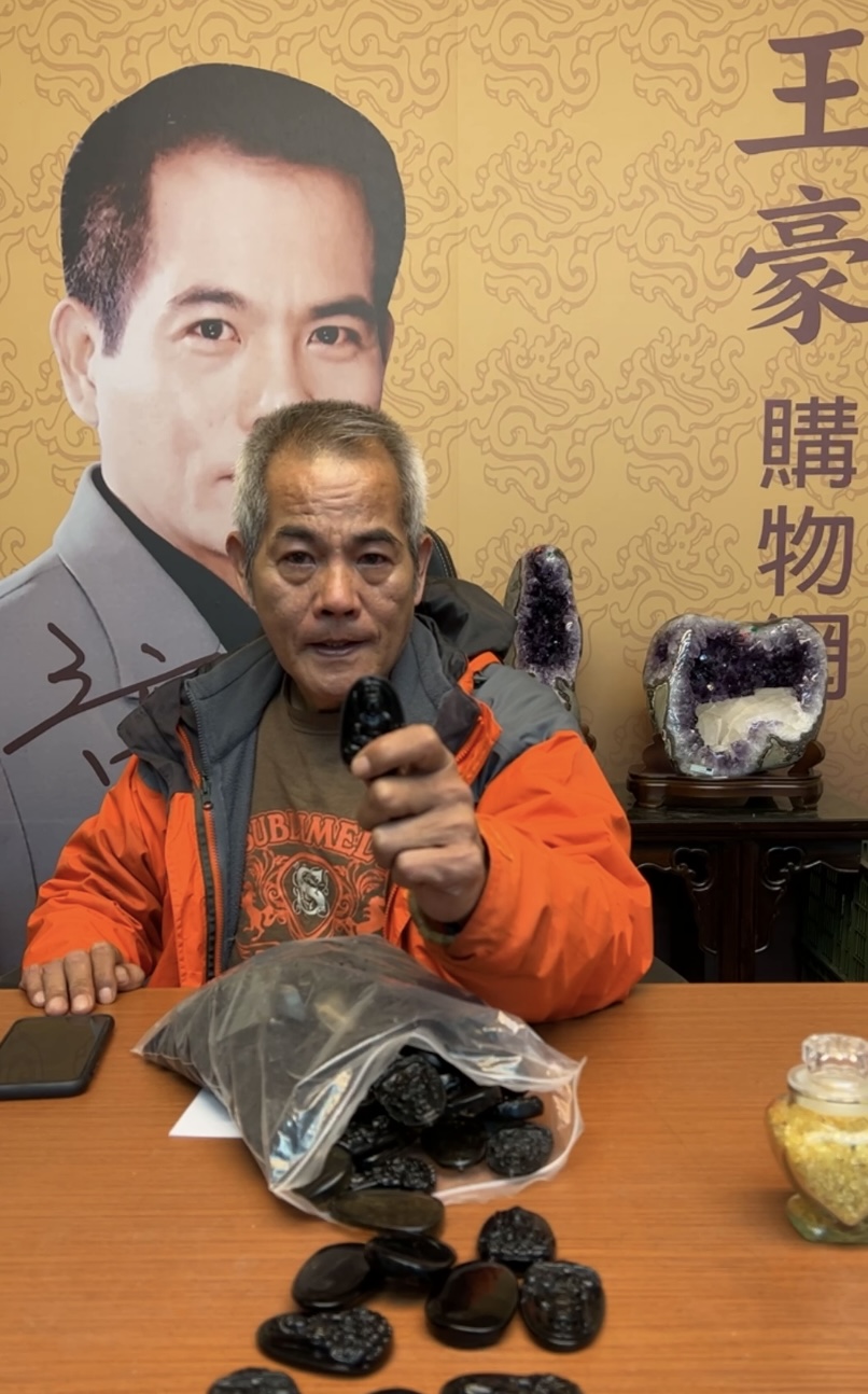 男星直播賣到假貨!爆哭認了「賠3倍價回饋消費者」 慘賠高達6位數