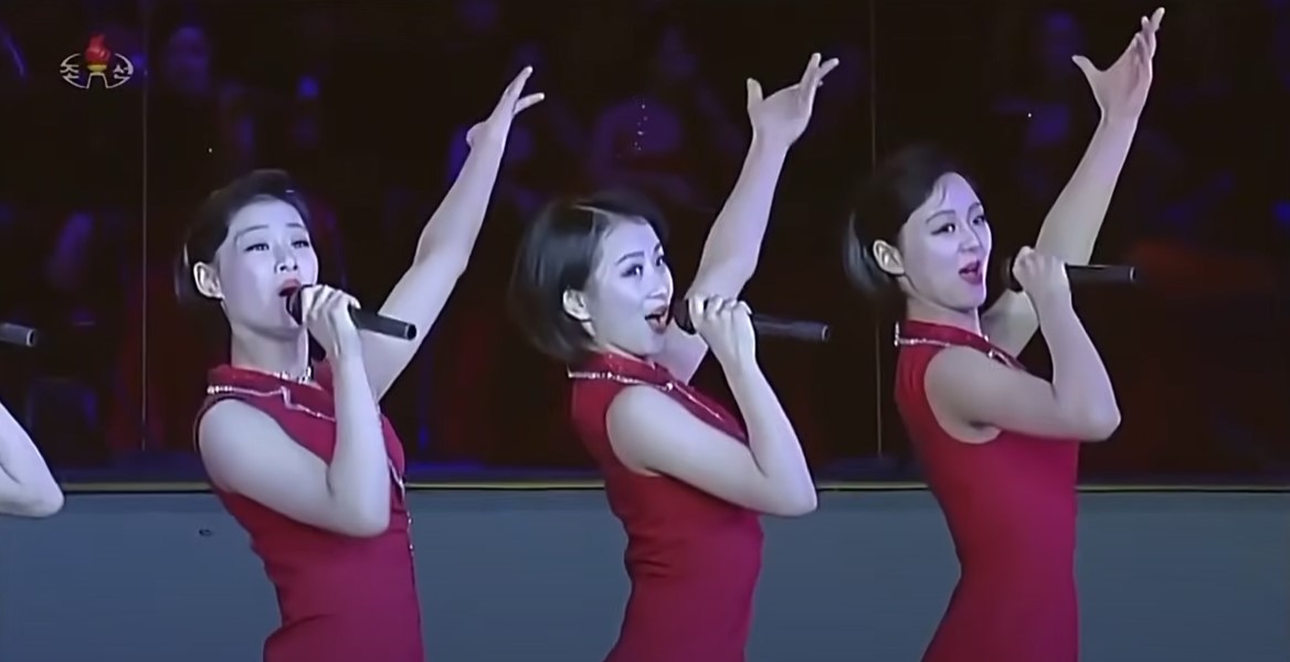 北韓女團「刀群舞」整齊度超驚人!超穩唱功韓網看傻 連微笑弧度都一樣