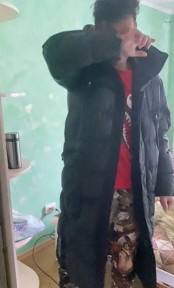 百萬網紅衝烏克蘭戰地!冒命狂拍「新鮮的彈孔」 下秒身後大爆炸秒嚇哭