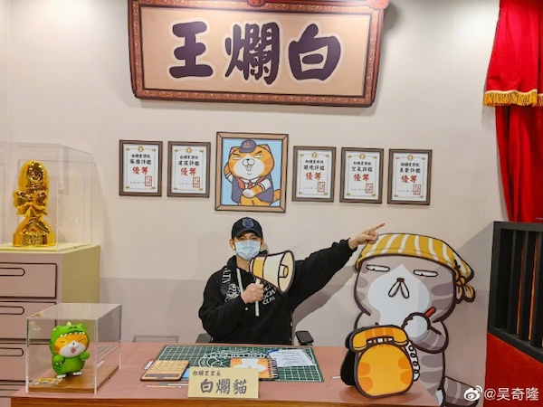 吳奇隆「近照曝光」網呼:變好多!返台「獨逛白爛貓展」:看了一直喵