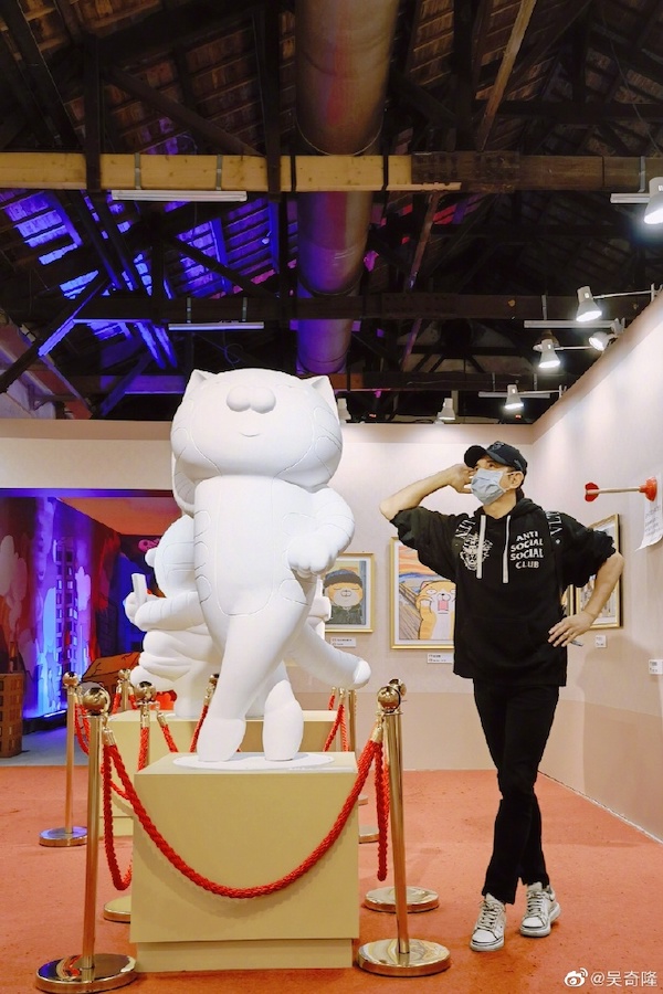 吳奇隆「近照曝光」網呼:變好多!返台「獨逛白爛貓展」:看了一直喵