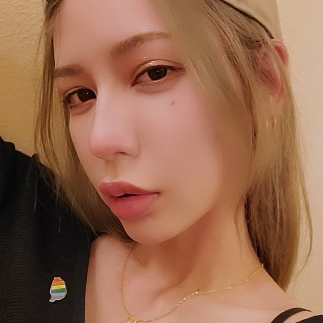 Keanna曬國小畢典照!「超齡美貌」曝光正翻網:11歲像21歲