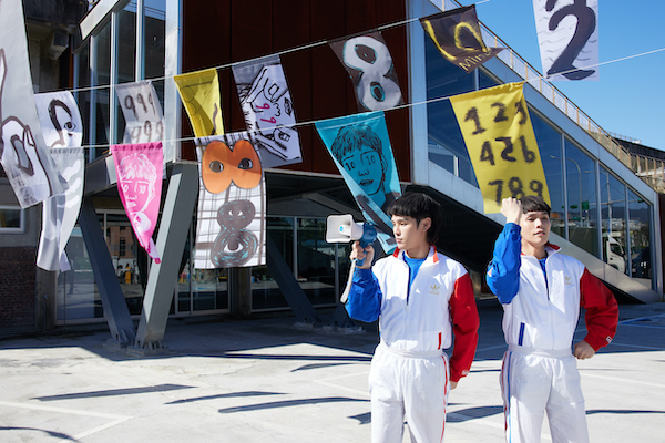 展榮展瑞新單曲〈十分鐘的戀愛〉MV首播!慘遭「跳繩甩臉」:像被呼巴掌
