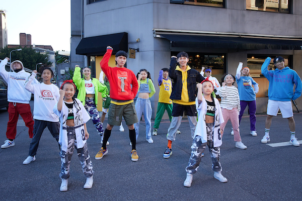 展榮展瑞新單曲〈十分鐘的戀愛〉MV首播!慘遭「跳繩甩臉」:像被呼巴掌