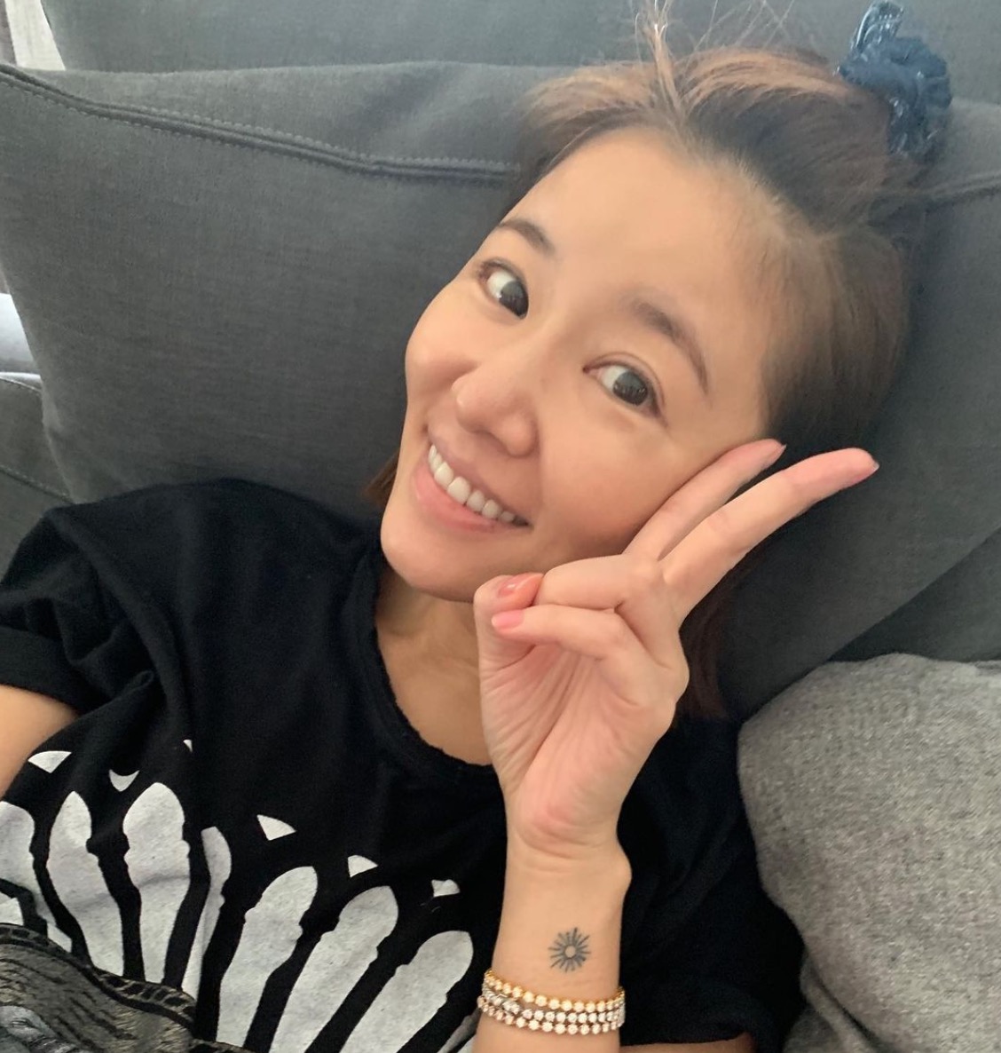 再爆婚變?林心如悄悄刪了霍建華「甜蜜合照」!曾「街頭大吵」獨坐路邊拭淚