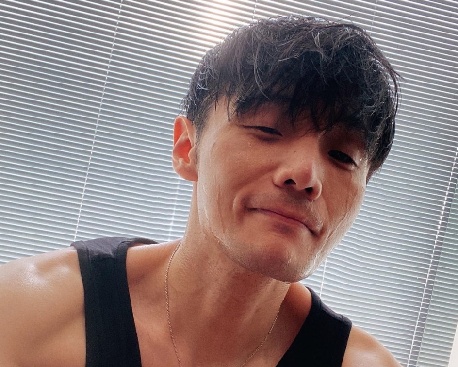 李榮浩衰遇「死亡角度拍攝」苦喊:這還是個人嗎!楊丞琳吐槽:180變150