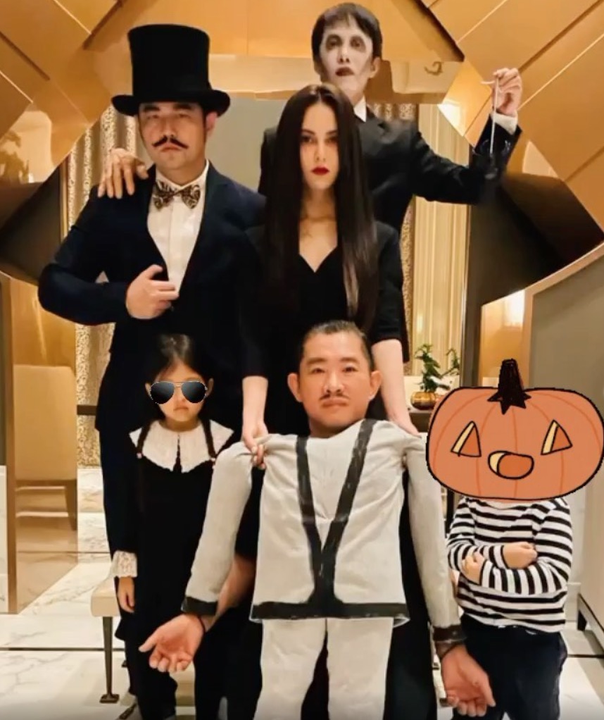 眾星瘋萬聖節變裝!周杰倫全家變「阿達一族」、賴琳恩扮兔女郎秀「蜜桃臀」