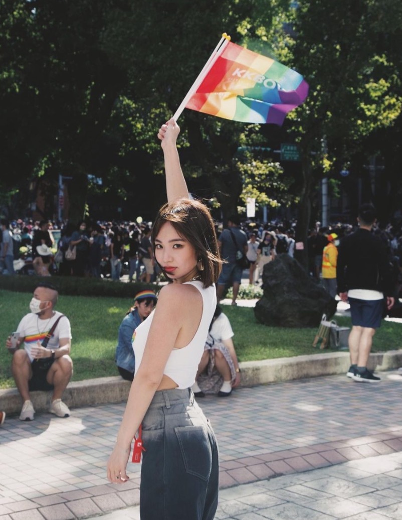 眾星瘋萬聖節變裝!周杰倫全家變「阿達一族」、賴琳恩扮兔女郎秀「蜜桃臀」