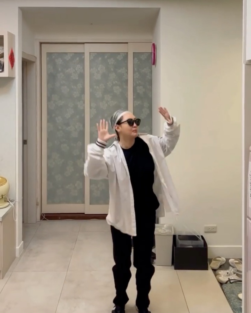 具俊曄出關了!小S「塑膠袋套頭」神級cos光頭 浮誇熱舞:我姐會殺死我