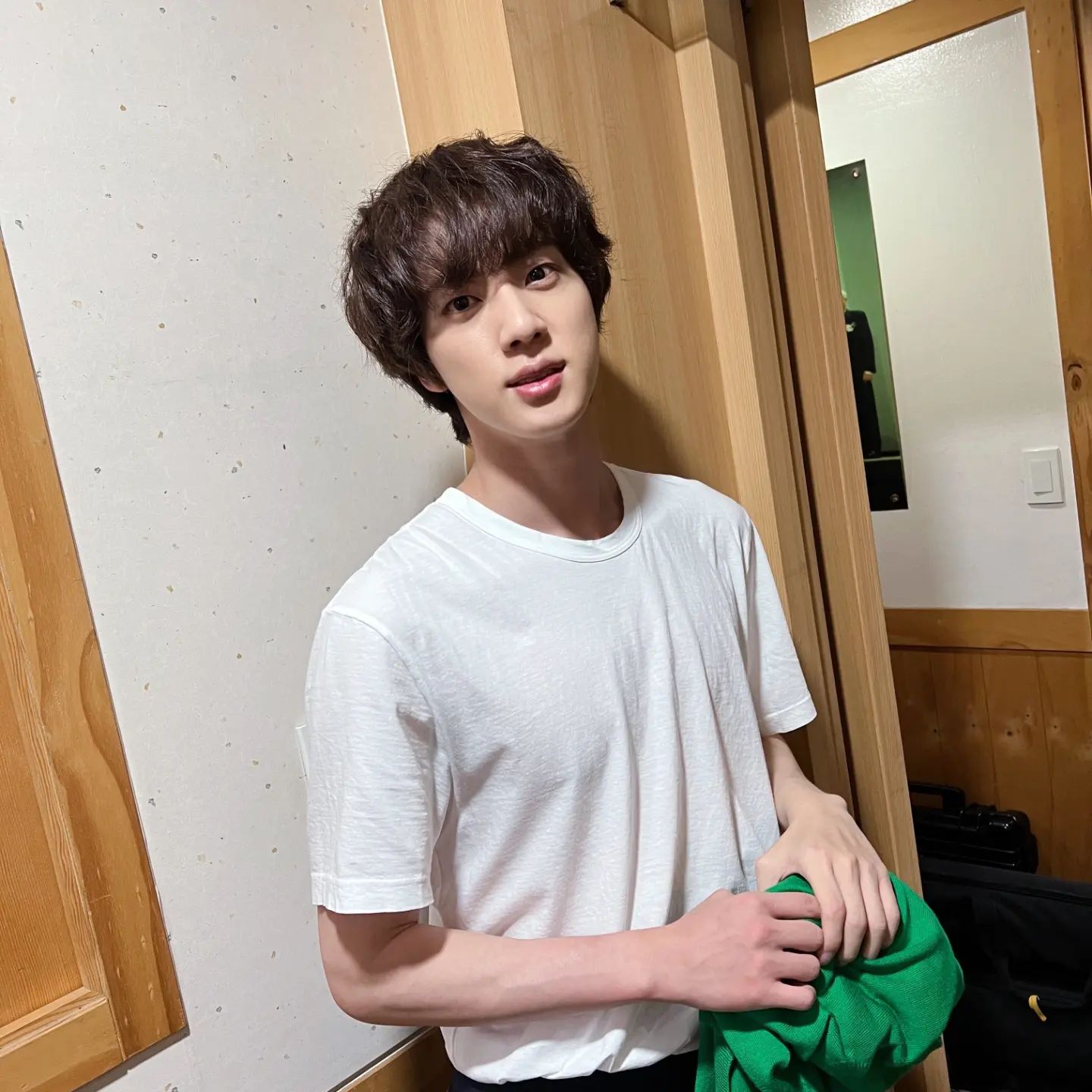 BTS成員JIN兵役問題被罵翻!直播吐心聲「是有點委屈」 親揭背後寵粉內幕