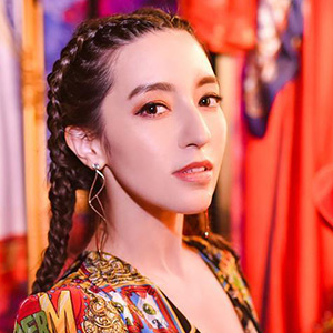 https://img.ttshow.tw/images/celebrity/梁心頤.jpg