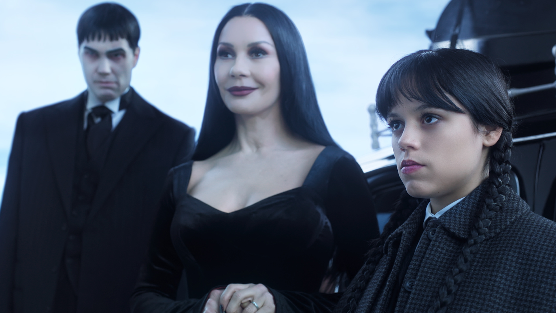 Netflix《星期三》回來了!8月起分2部上線 珍娜笑喊:全劇都變瘋了!