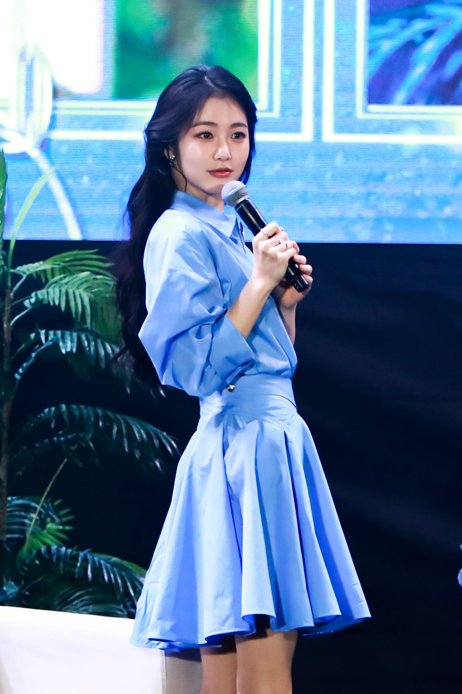 韓國大勢女星辛叡恩首次海外見面會 中韓雙語唱〈愛你〉熱跳BLACKPINK 、aespa、TWICE經典歌曲