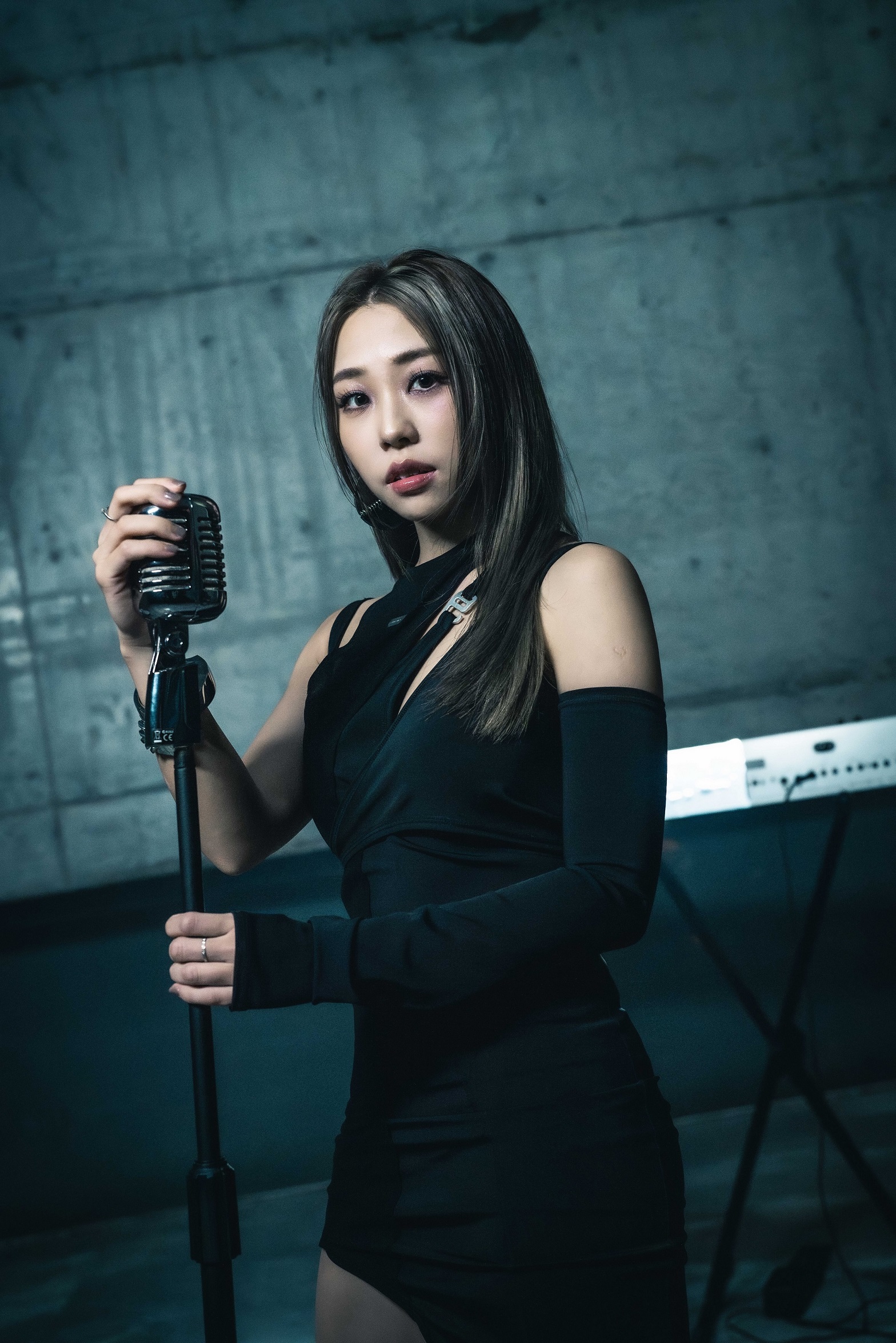 艾薇生日首播自創曲〈不愛就不愛〉MV 喜迎出道4年!化身搖滾女神 唱出成長的體悟
