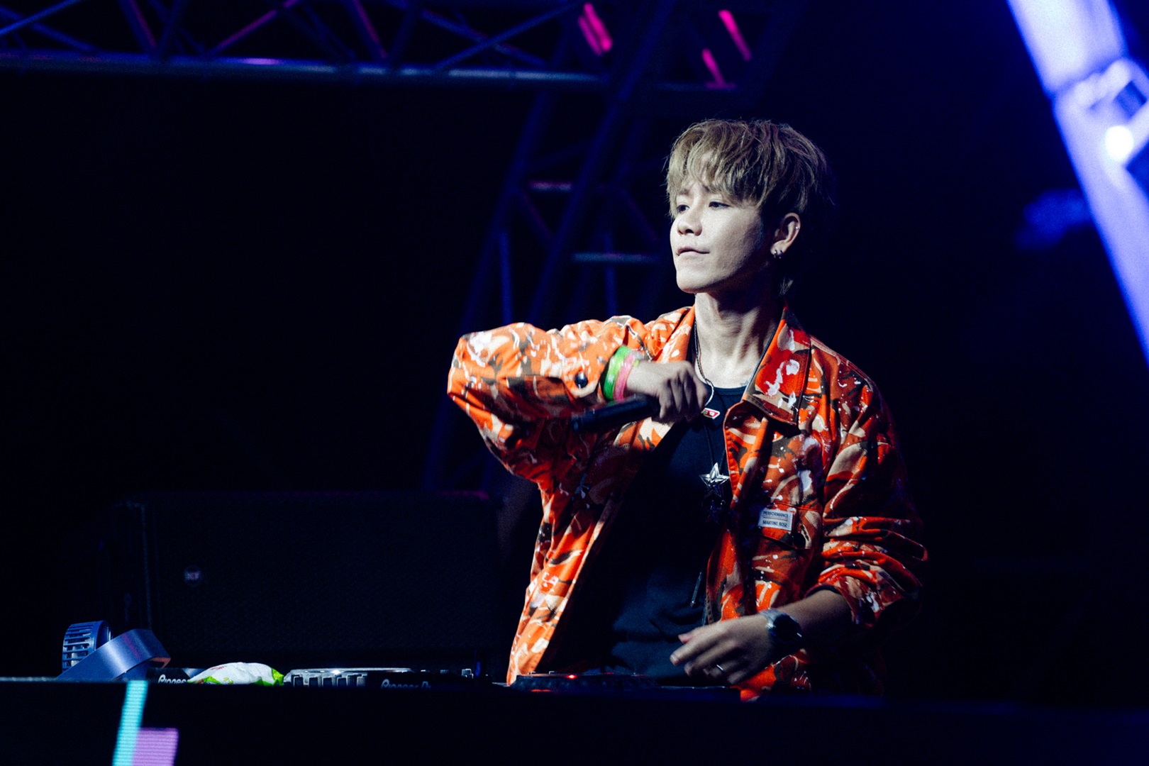 「全方位唱作歌手」鼓鼓呂思緯 重拾DJ身份壓軸登上「2024 台東電音派對」嗨翻台東公園