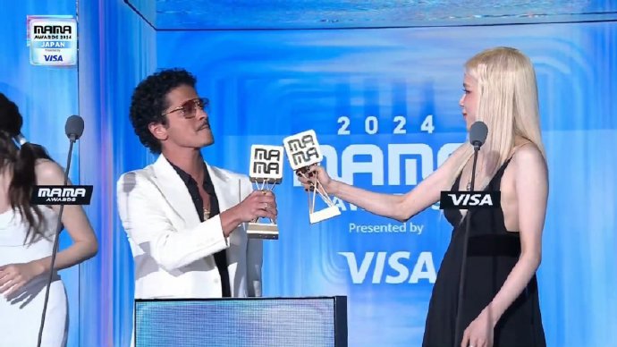 2024 MAMA/Rosé、火星人拿下最受歡迎藝人獎!獎座乾杯超逗趣 魔性舞蹈引關注