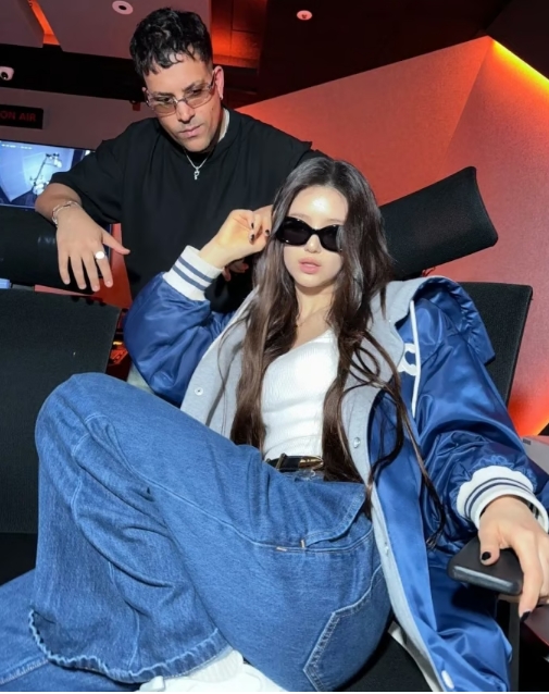 禁令期間合作風波?NewJeans Danielle 與美團合照惹爭議 Emotional Oranges 發聲滅火:誤會一場!
