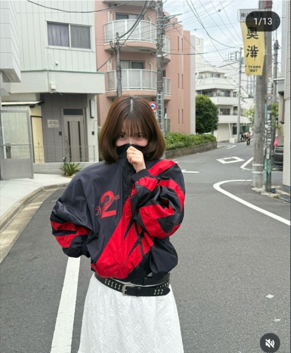 aespa Karina曬旅遊照竟惹政治爭議?「紅色外套+2號」疑似暗示選情 SM急發聲明澄清!