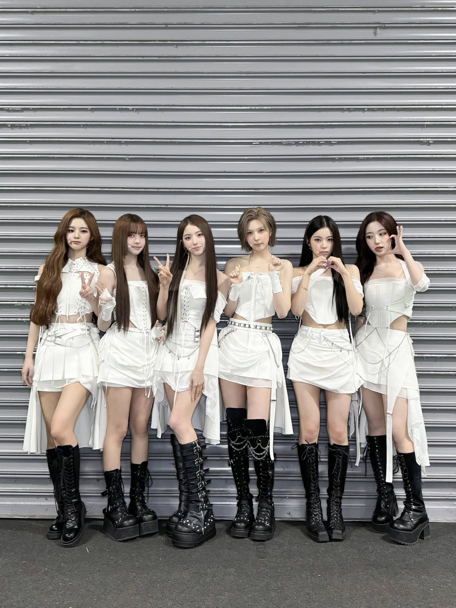 最火熱的K-POP女團NMIXX,成為首位在台北大巨蛋開球的韓國女團!