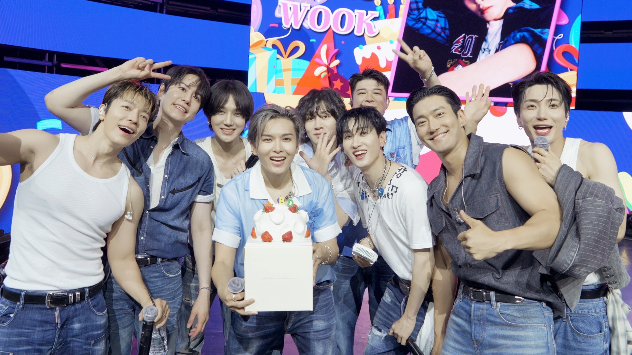 慶20週年卻揚言告隊友? Super Junior希澈慘遭東海連環放送醜照 本尊無奈喊話:「可以提告嗎?」