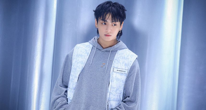 BTS 柾國深夜開直播煮「咖哩義大利麵」驚喜曝光同居好友　粉絲炸鍋：羨慕到哭！