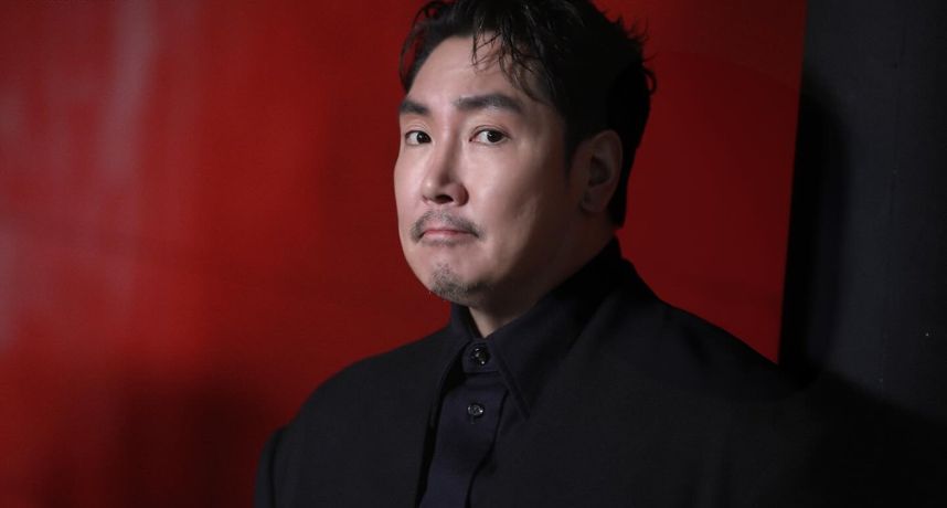 黑歷史連環爆！導演控趙震雄「酒局揍人」：揮拳後又爆哭 還拿冰桶打新人