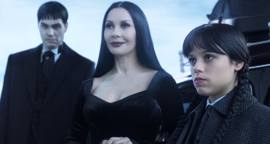 Netflix《星期三》回來了！8月起分2部上線　珍娜笑喊：全劇都變瘋了！