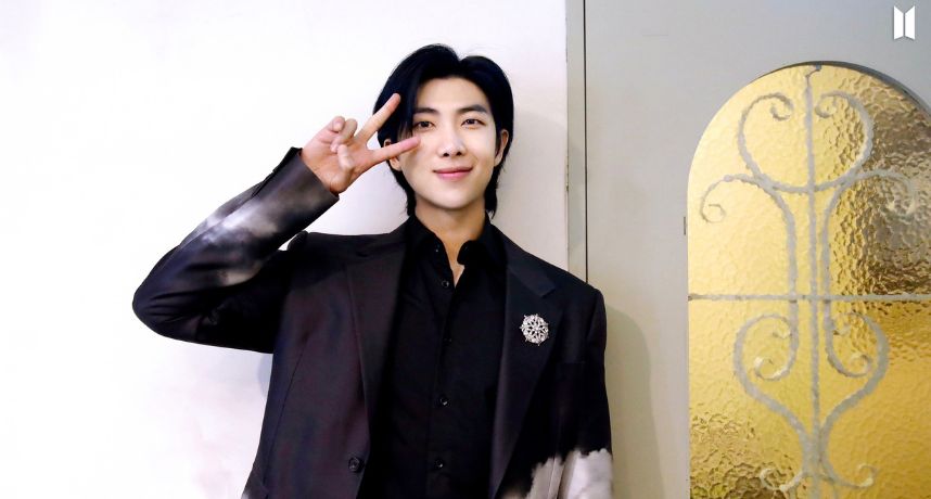 從「愛自己」到「啟發世界」！BTS RM登APEC國際舞台演講：「K-POP是連結世界的力量」再寫韓流傳奇