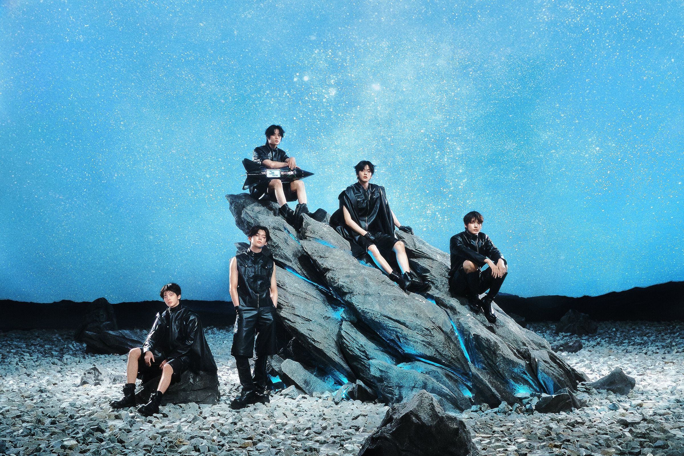 TXT發行全新正規四輯！主打曲〈Beautiful Strangers〉展現成長魔法　談續約罕見鬆口「五人想一起走下去」