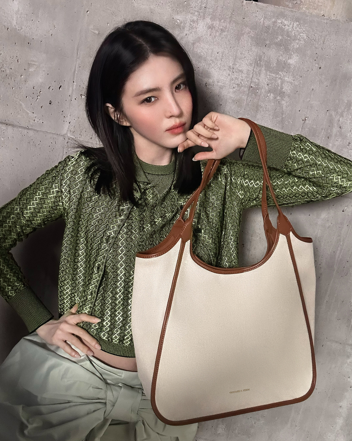 韓韶禧以俐落短髮造型亮相!攜手 CHARLES & KEITH 展現今夏甜酷魅力