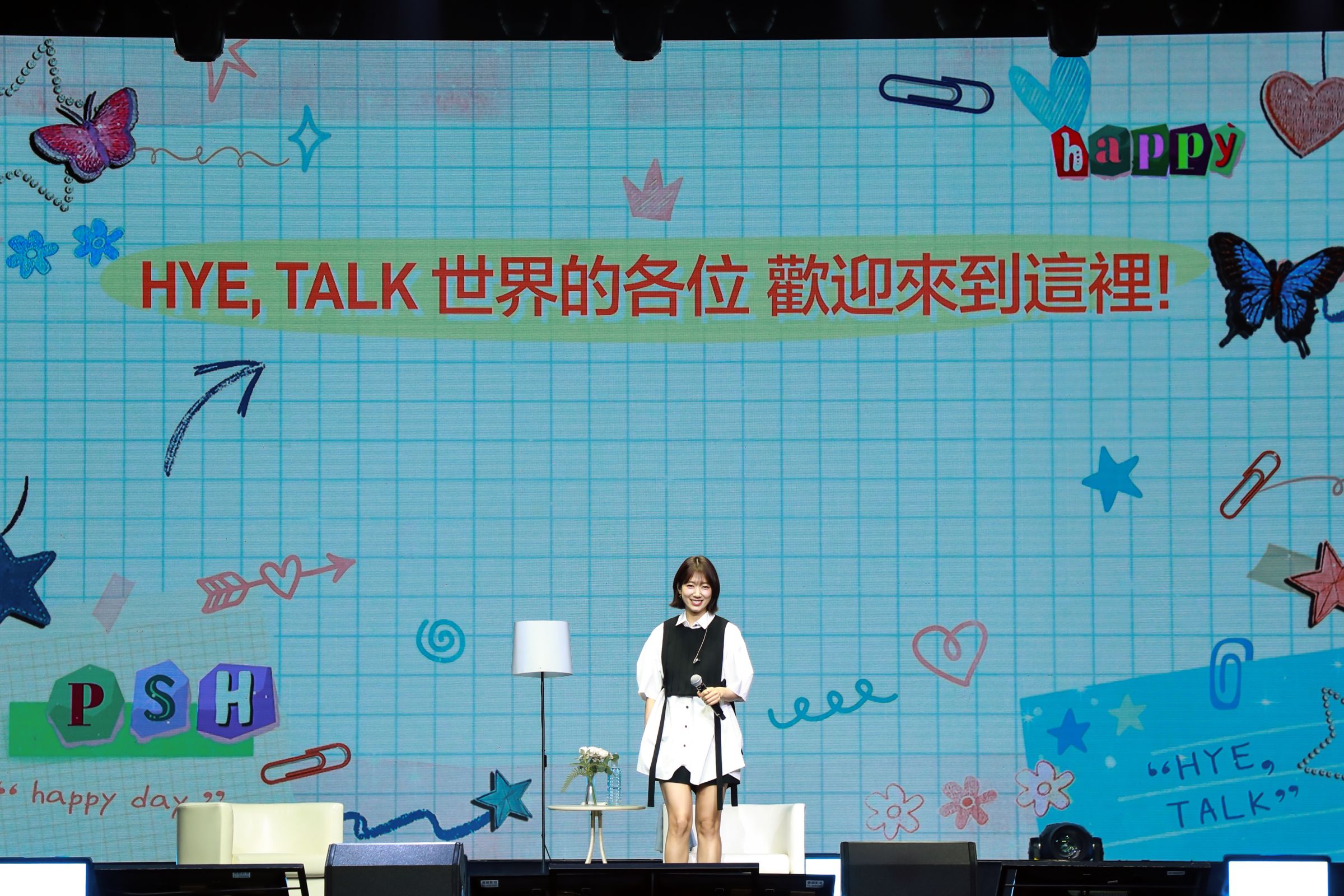 朴信惠「HYE, TALK」台北寵粉無極限!短髮亮相跳 Jennie、IVE 嗨翻全場!