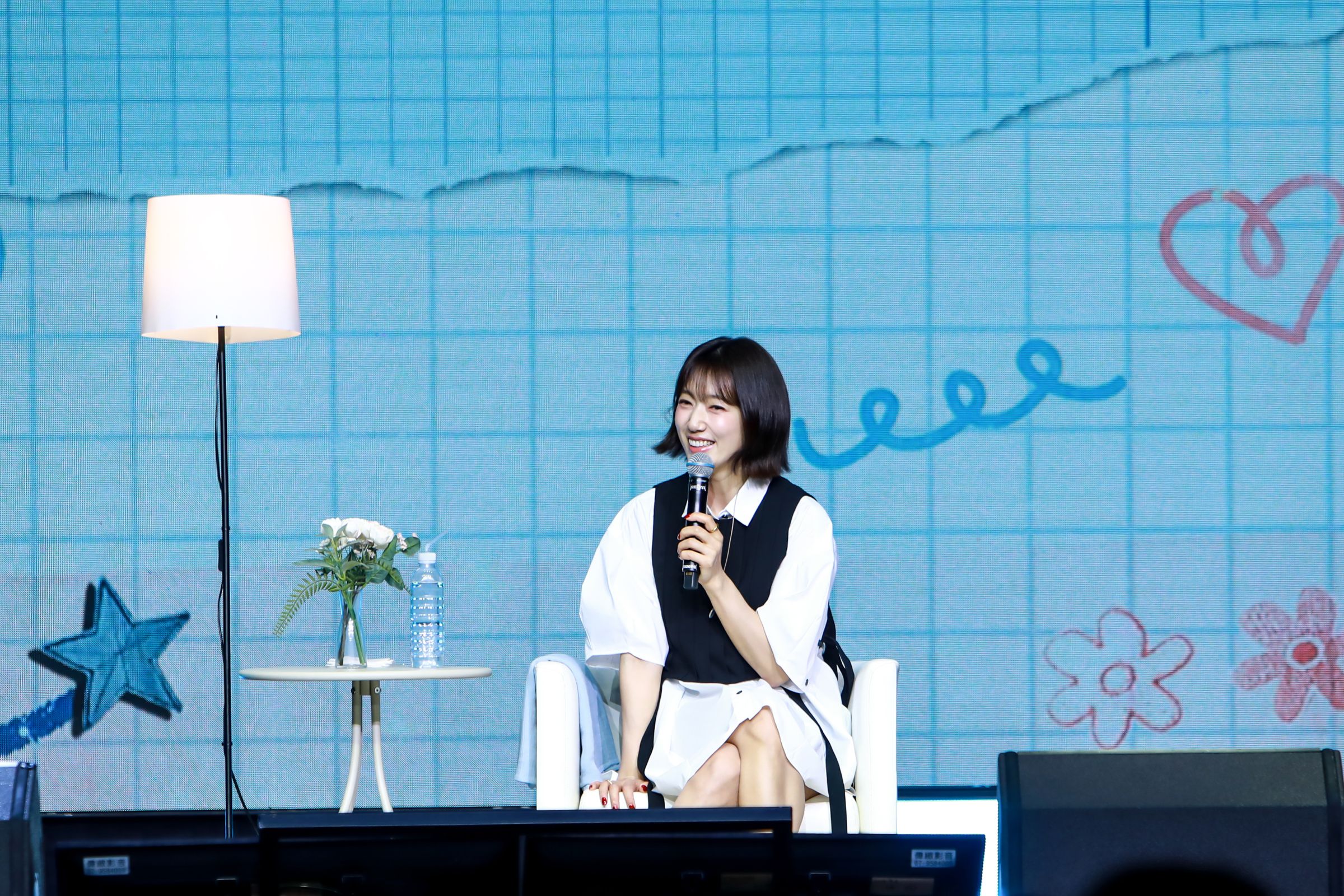 朴信惠「HYE, TALK」台北寵粉無極限!短髮亮相跳 Jennie、IVE 嗨翻全場!