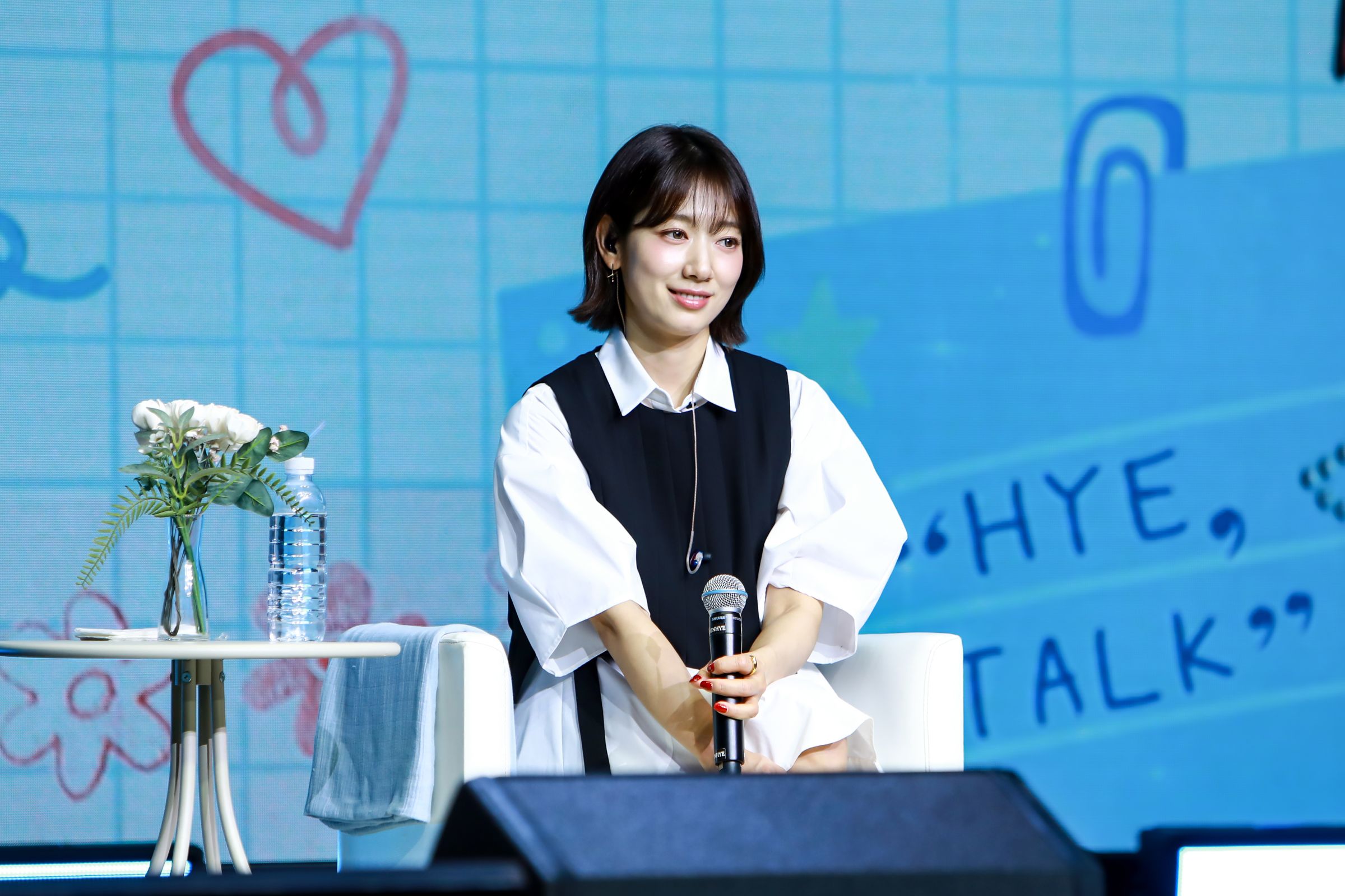 朴信惠「HYE, TALK」台北寵粉無極限!短髮亮相跳 Jennie、IVE 嗨翻全場!