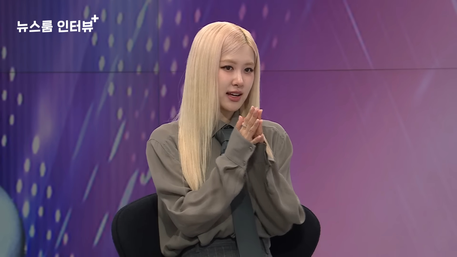 Rosé 登新聞談〈APT.〉MV幕後!透露明年 BLACKPINK 將回歸、巡演