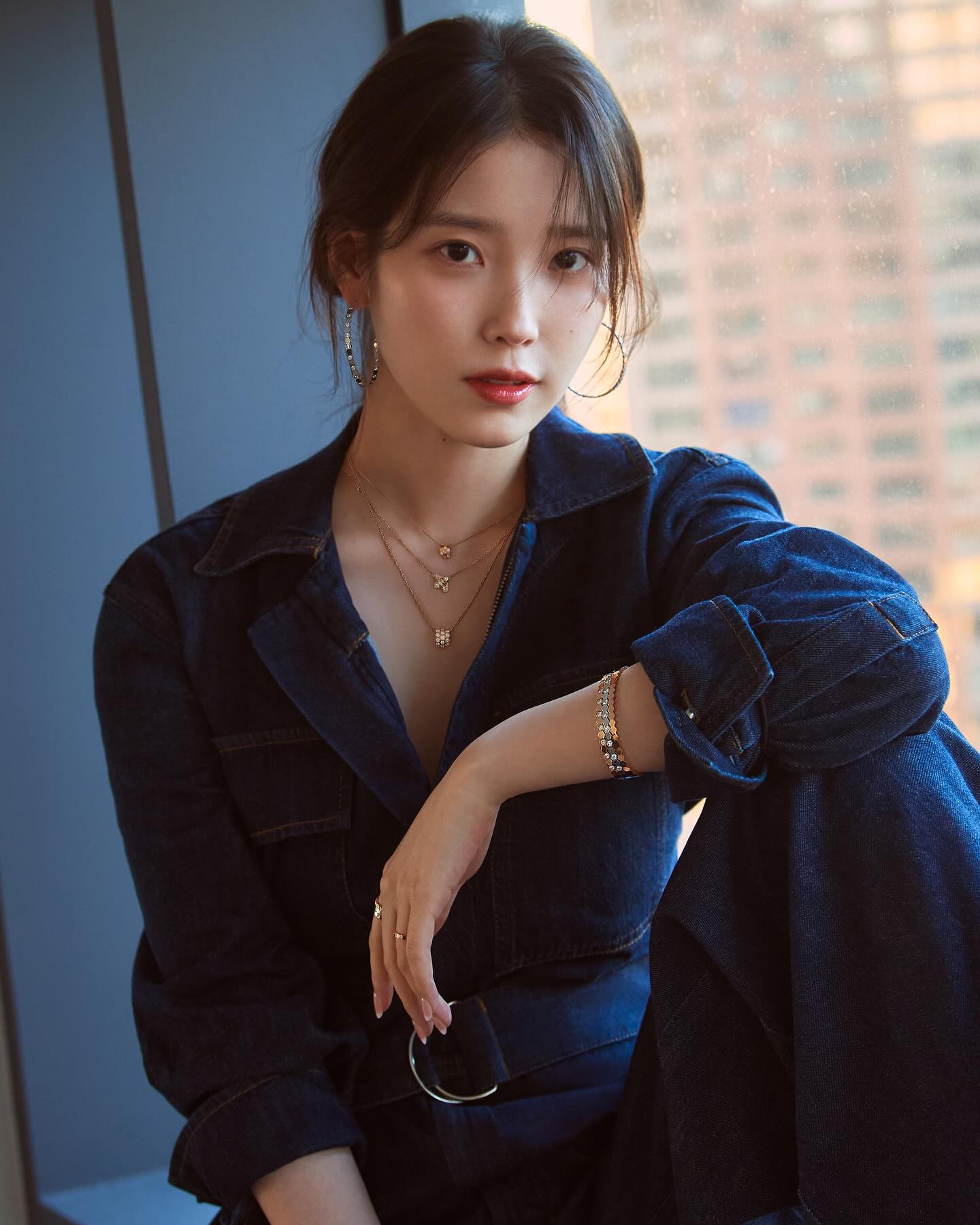 IU 睽違 8 年再推《花書籤3》!以杜鵑花譜出經典新篇章