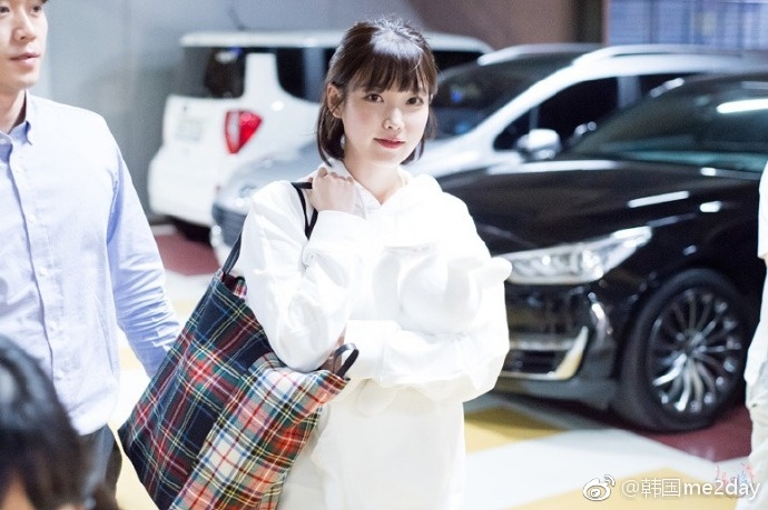 93f8d29dgy1fpso4q71qpj20jz0daq56