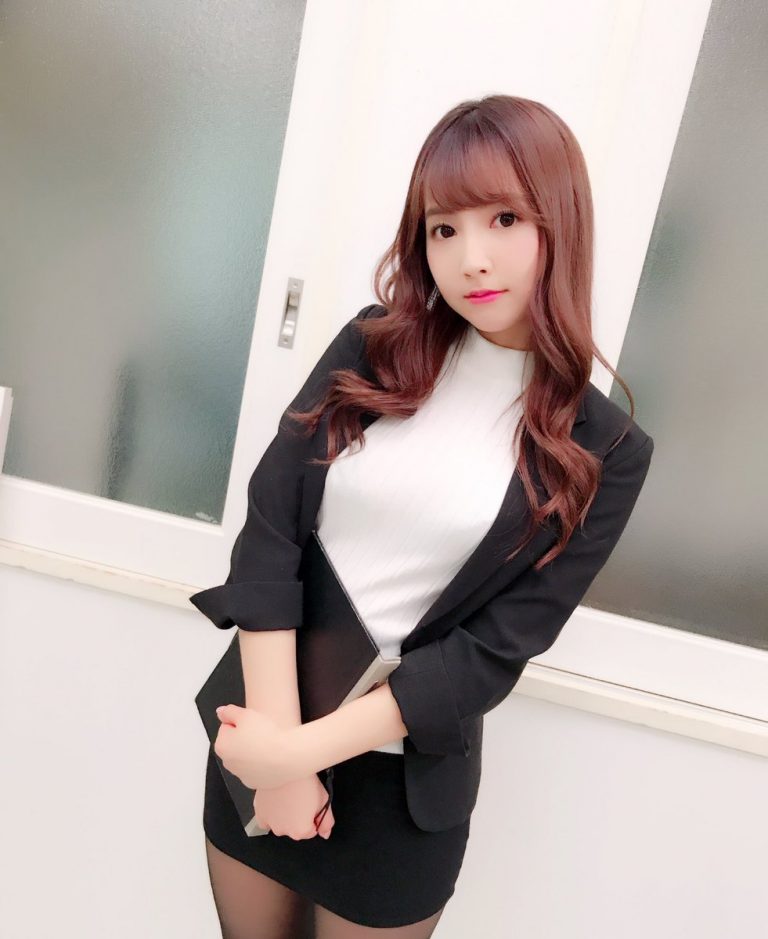 dwnhsiaumaascdk-768x939