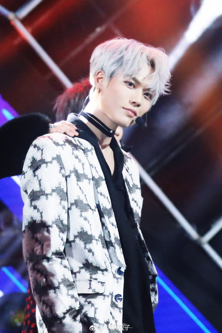 b1694c2bly1fqb3phegf0j21q92lcqv6