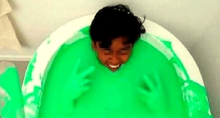 直播主「洗史萊姆浴」無辜「被死亡」！粉絲轟「媒體咒人死」 PO影片「還原現場」！