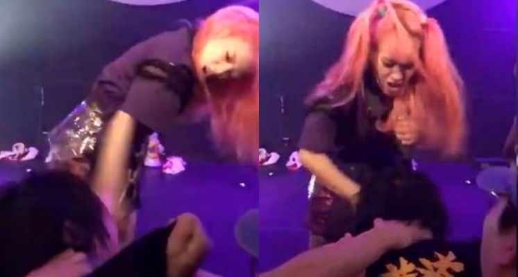 清純女偶像「猛打男粉絲」暴力行徑曝光！30秒影片瘋傳…男粉完全動彈不得！